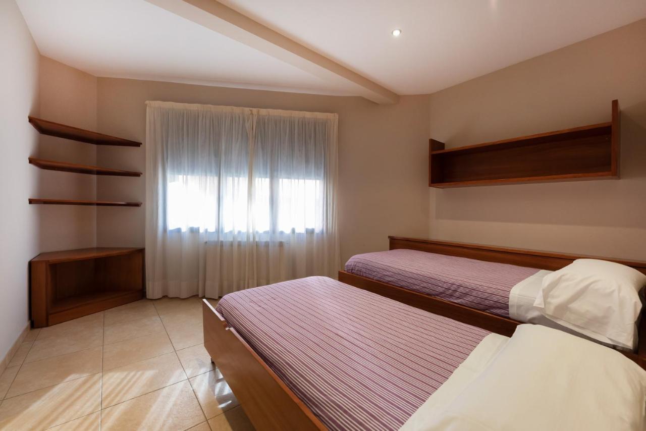 Aparthotel Iceberg Sant Julià de Lòria Esterno foto